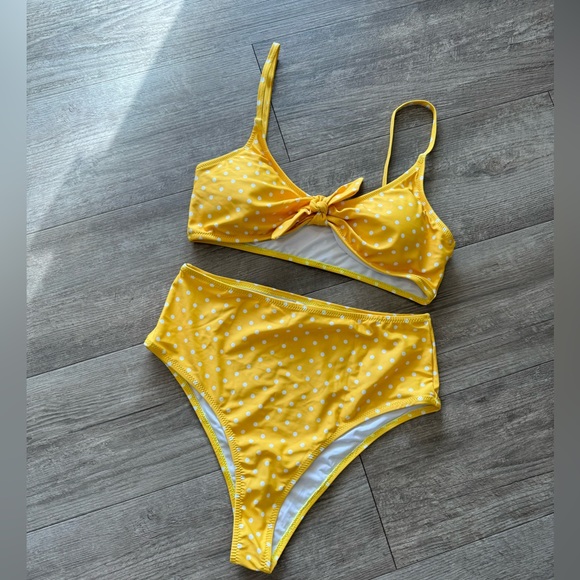 LAST PRICE🍒🤍 AMAZON polka dot high waist swimming set💛 - Picture 3 of 9